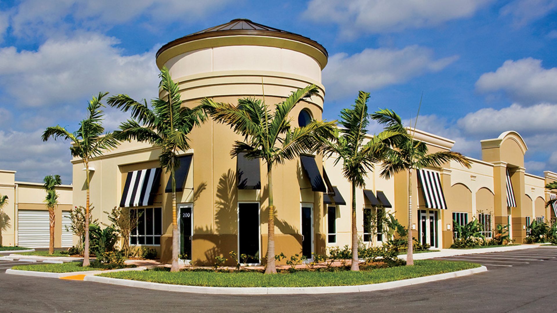 pompano_center_commerce